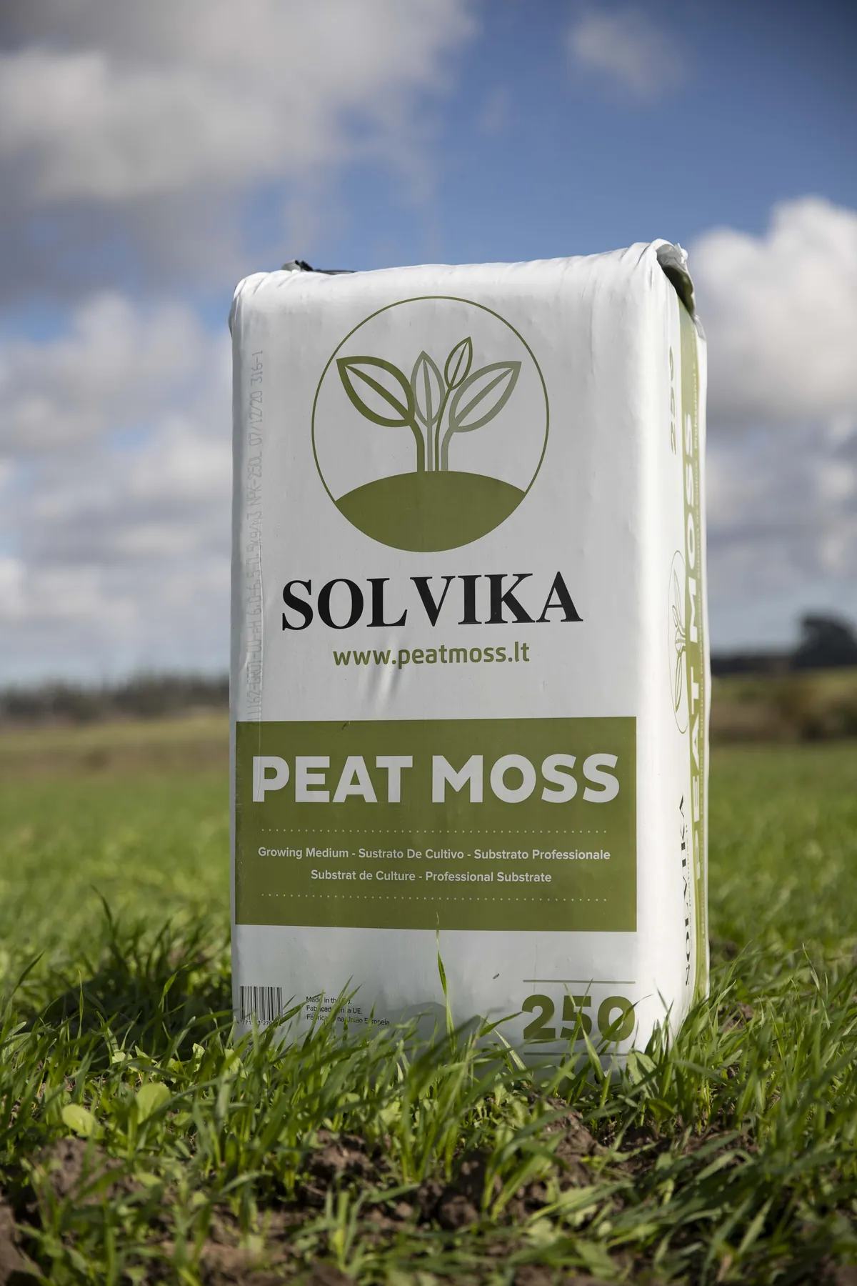 A 250 L bag of SOLVIKA peat moss