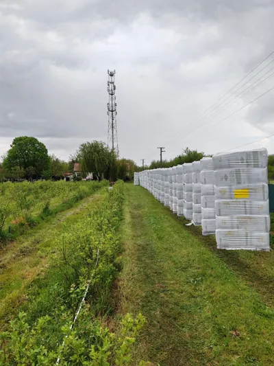Pallets of 250 L bags delivered to a blueberry farm