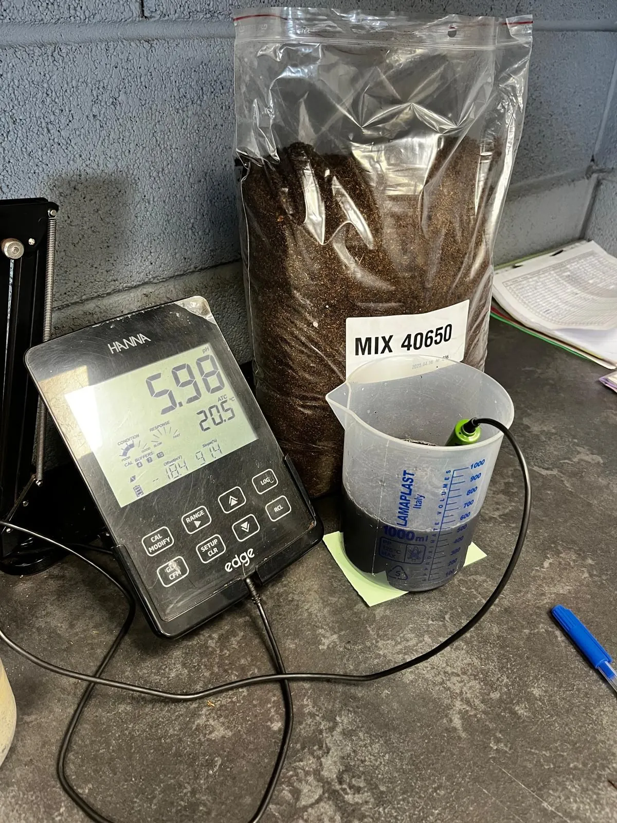 pH measured on a sample of MIX 40650