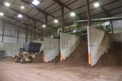 Screened peat in the storage bays of the production hall